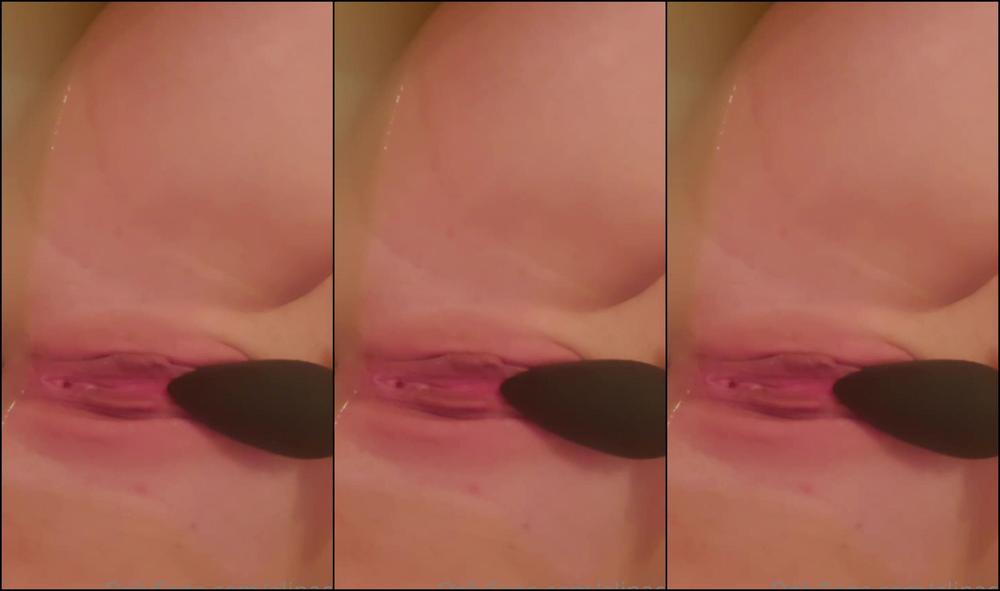 alinacb-16-08-2020-716330784-amateur-vibrator-and-fingering-in-the-bath