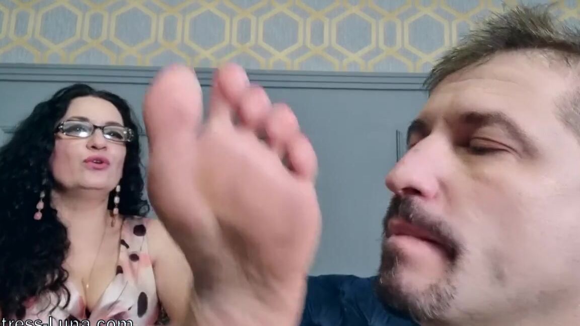 mistress luna lick my hairy armpits and between my toes Clips4Sale