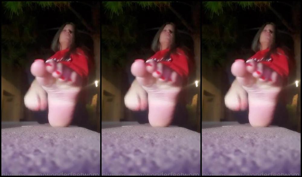 Wonderaeetwoman Nicknamed Wonderfeetwoman Onlyfans Just Got Home From A Super Bowl Party And Hopped Up On My Wall For You