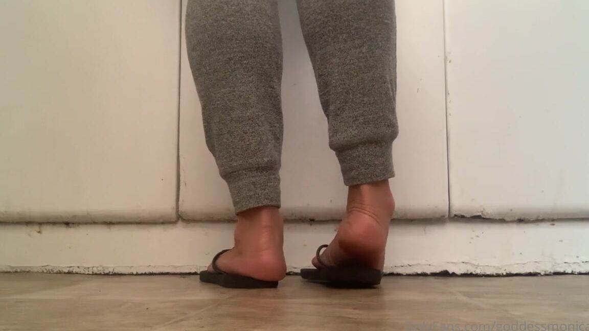 Goddessmonica00W Onlyfans Flip Flop View How Long Could You Stand Still While I M Doing Choresp