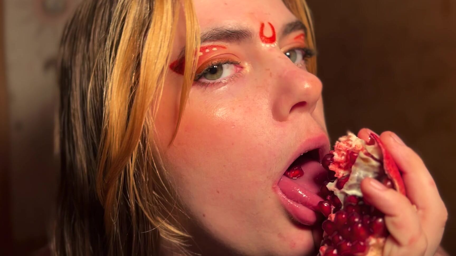 "LongHairLuna" asmr, eating, feeding, lip fetish, mouth fetish Sucking On Pomegranate ASMR manyvids