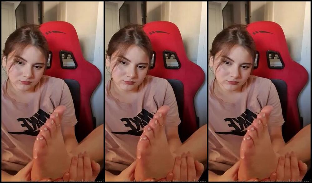 Mel Demie Nicknamed Meledemie Onlyfans Just Being Flexible Is Not My Thing