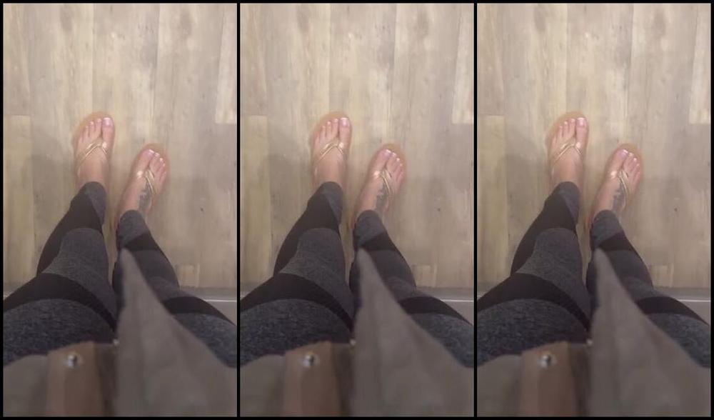 Goddessmonica00W Onlyfans Flip Flop Walk Around2P