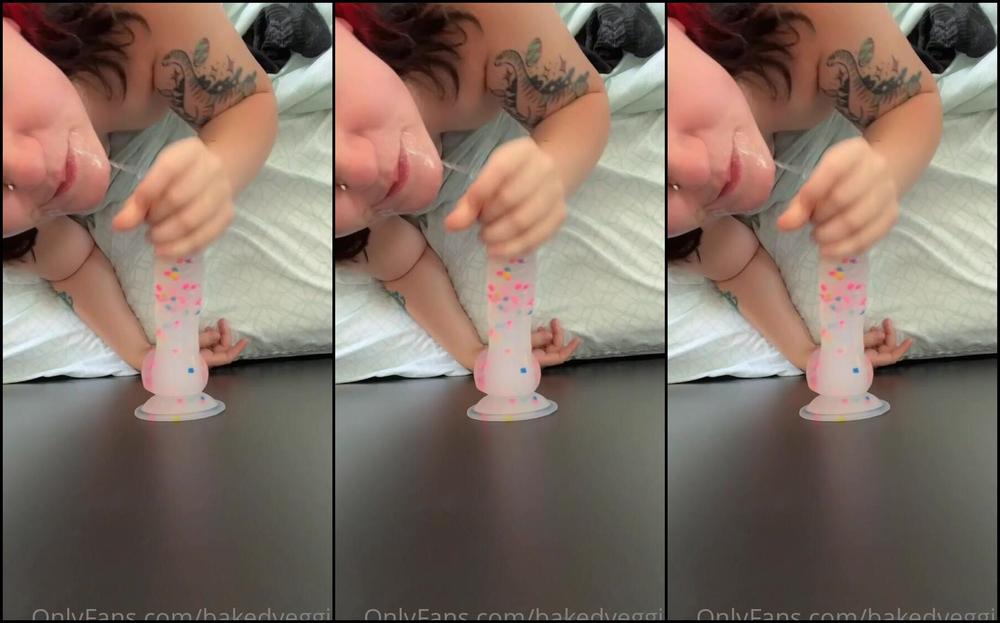 Bakedveggie I Look So Pretty Sucking My Dildo From This