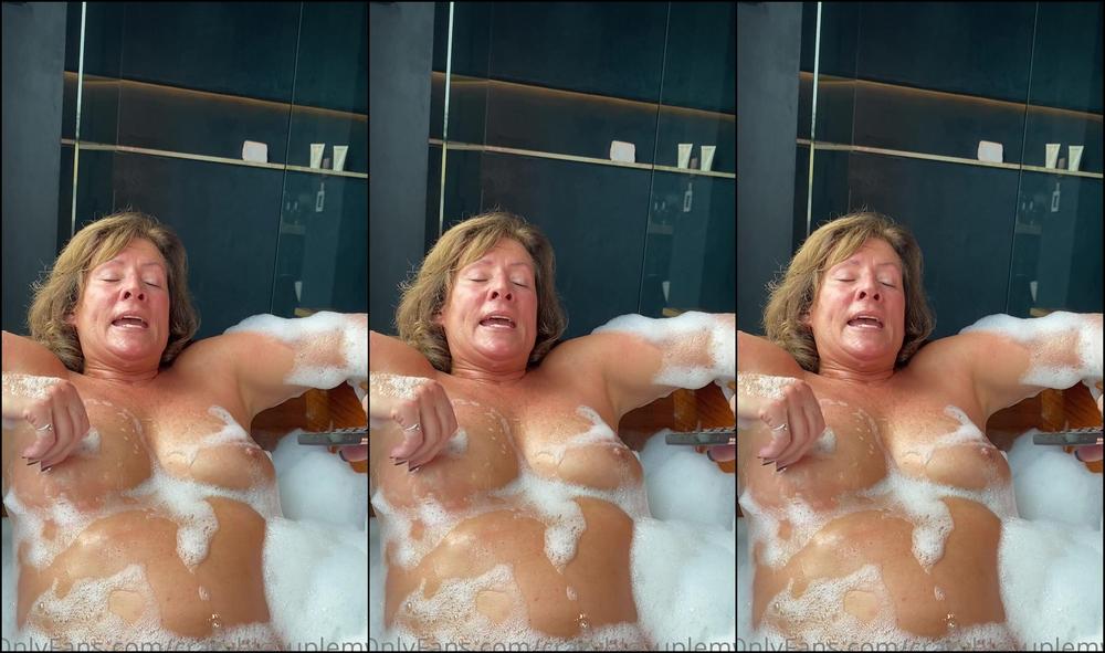 Crazybicouplemw Short Bathtub Q N A