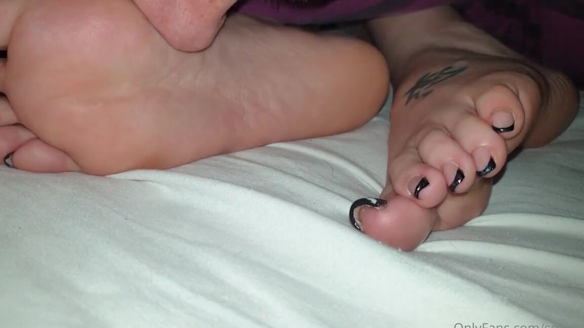 Greatbritishfeet Aka Solecatcher Onlyfans He Accidentally Cums On Her Soft Soles As She In The Smell Of Her