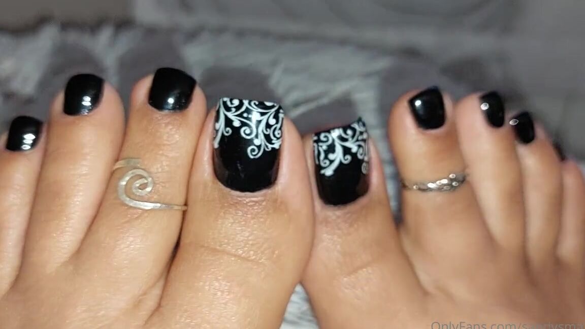 Mica Sandy Nicknamed Sandysmallfeet Onlyfans This Video Will Calm You Down Just Look At My Beautiful Oily Toes Let Them Relax