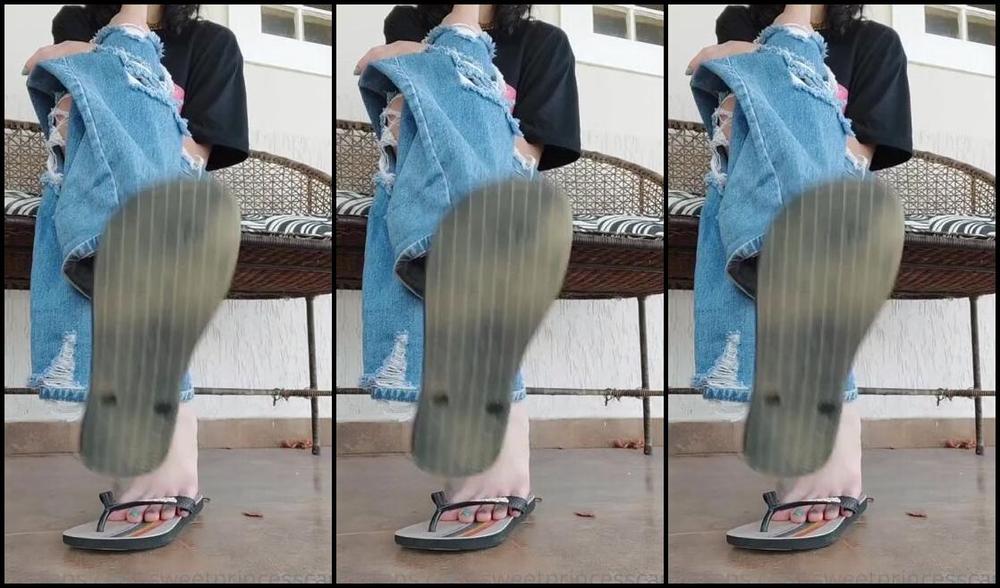 Sweetprincesscandy Nicknamed Sweetprincesscandy Onlyfans Playing With My Flipflops In Two Speeds Cause I Think It Looks Fun Speed2