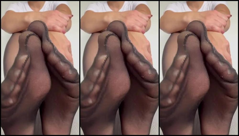 Sarina Jones Nicknamed Sarinajones 01 28 2024 Onlyfans Video Im Taking Off My Los Cut Out Socks To Present You My Black Nylon Soles