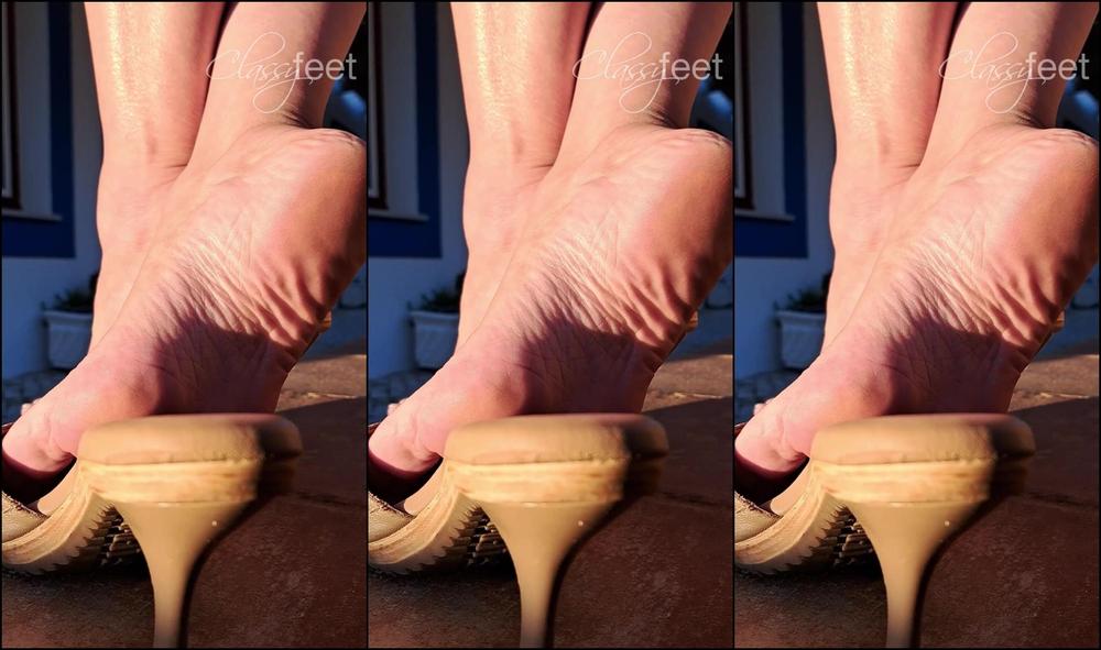 Classyfeet Staring Yet