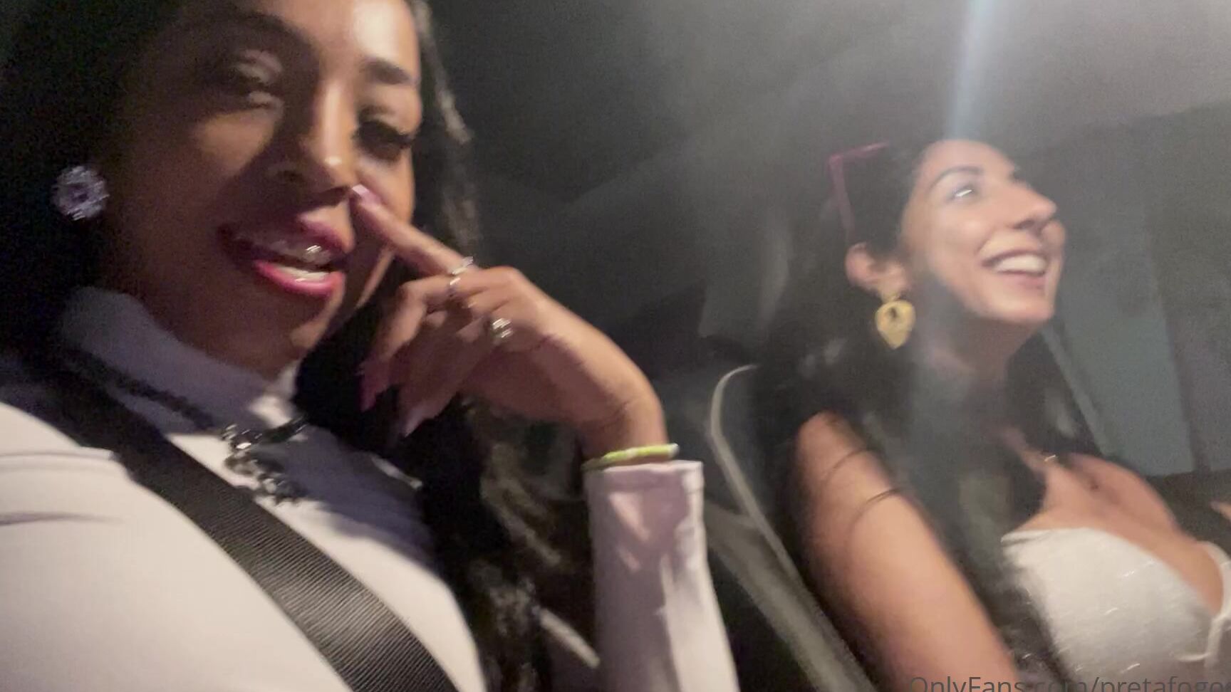 Pretafogosaofc 2843005455 04 18 2023 1 Momento Dentro Do Carro J Arrumadas E Excitada Com Uma Braba Porque A Gente Queria