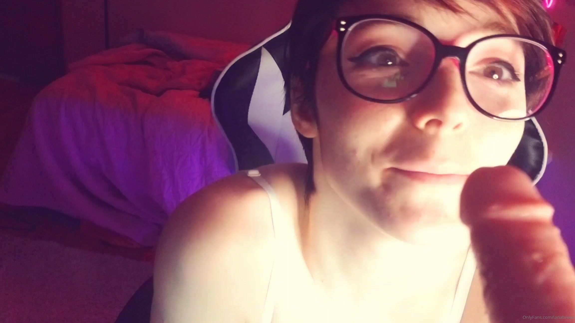 Lanabeexo I M Good At Putting Things In My Mouth