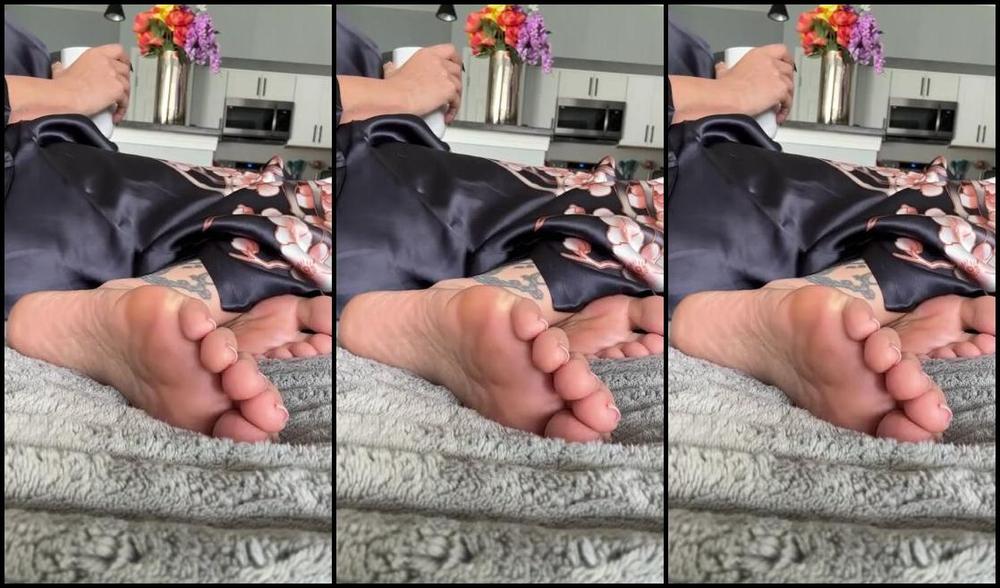 Goddess Pussyfoot Aka U186296307 Onlyfans Just Being A Goddess Enjoying My Morning Coffee In My New Luxurious Silk Kimono That Was A Gift From Jrt