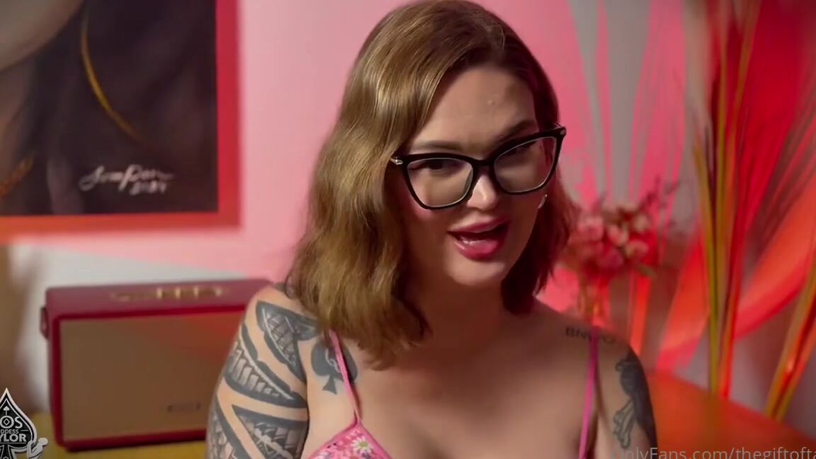 Qosgoddesstaylor Nicknamed Thegiftoftaylor 10 12 2024 Onlyfans Video She Deserves Bigger New Video Sending Out Right Now Bois I