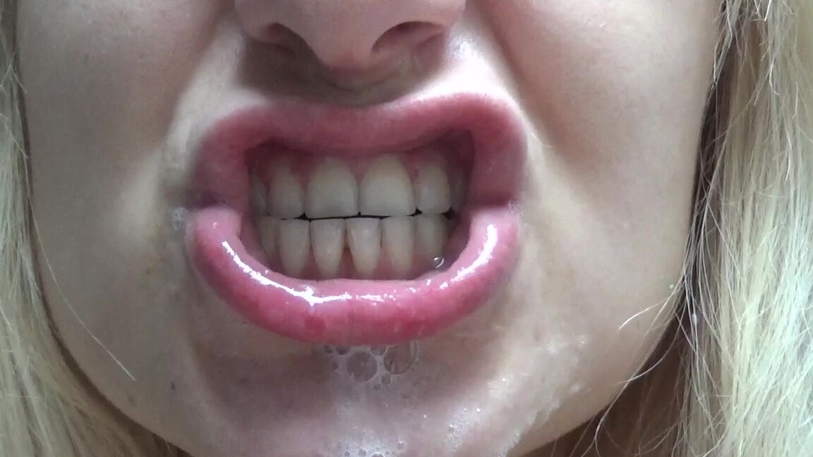 "Goddess Vanessa" lip fetish, mouth fetish, spit fetish, spitting, teeth Pucker lips manyvids