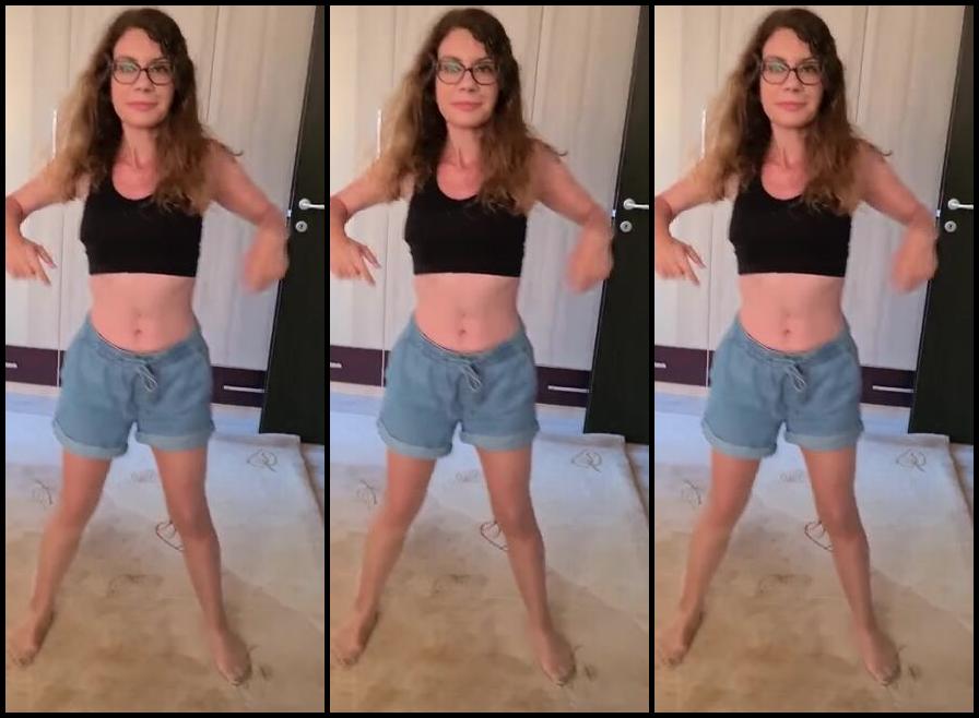 Miruna Fit Girl Nicknamed Mirunafitgirl Onlyfans Doing Yoga Streching Poses