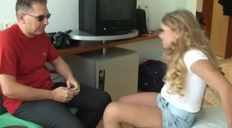 urin drink, masturbation, pissing, golden shower, fetish, femdom Total Versaute - Piss-Fotzen DBM Videovertrieb