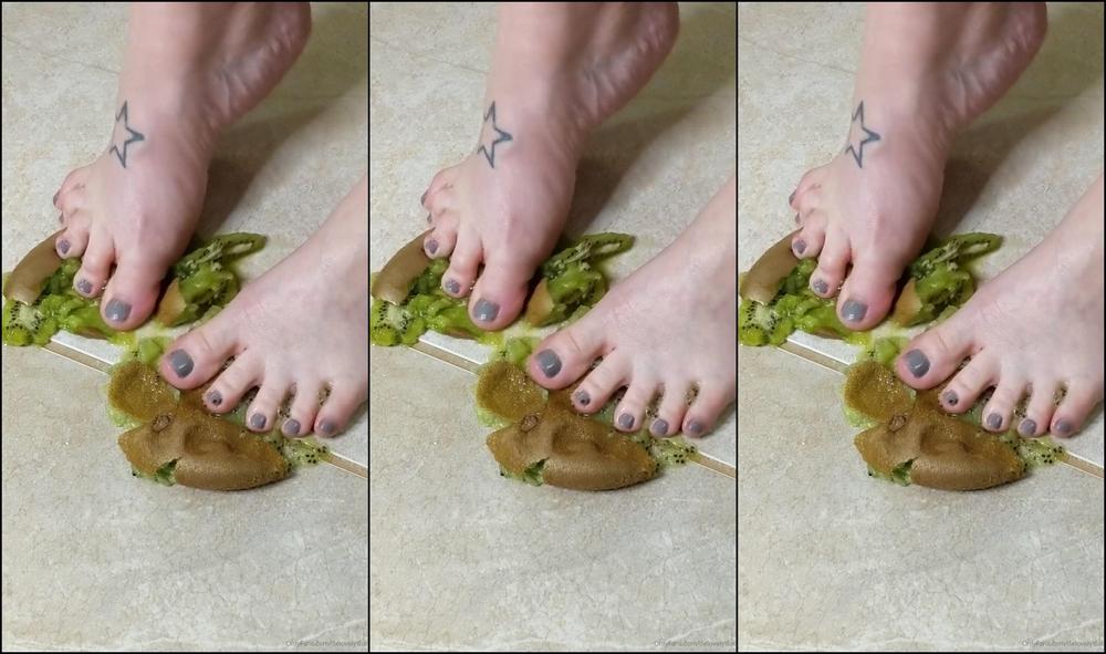 Delovelycurves This Was A Custom And So Fun To Make Thought I D Show You Some Of My Fetish Work