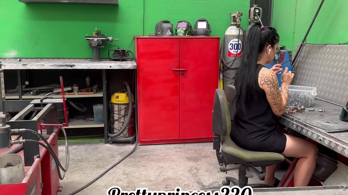 Prettyprincess220 07 02 2024 Onlyfans Video Perfect Sound Of Farts In Mechanical Workshop