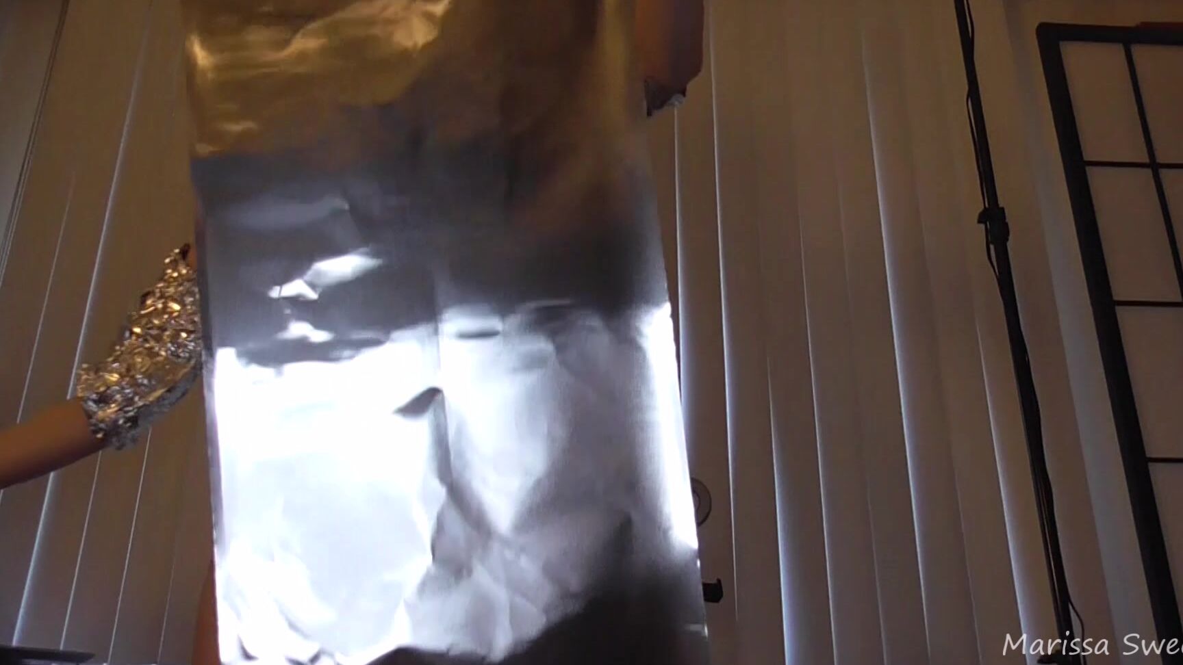 "Marissa Sweet" amateur, behind the scene, blonde, funny, photo shoot Marissa Vs Tinfoil Silly BTS Photoset manyvids