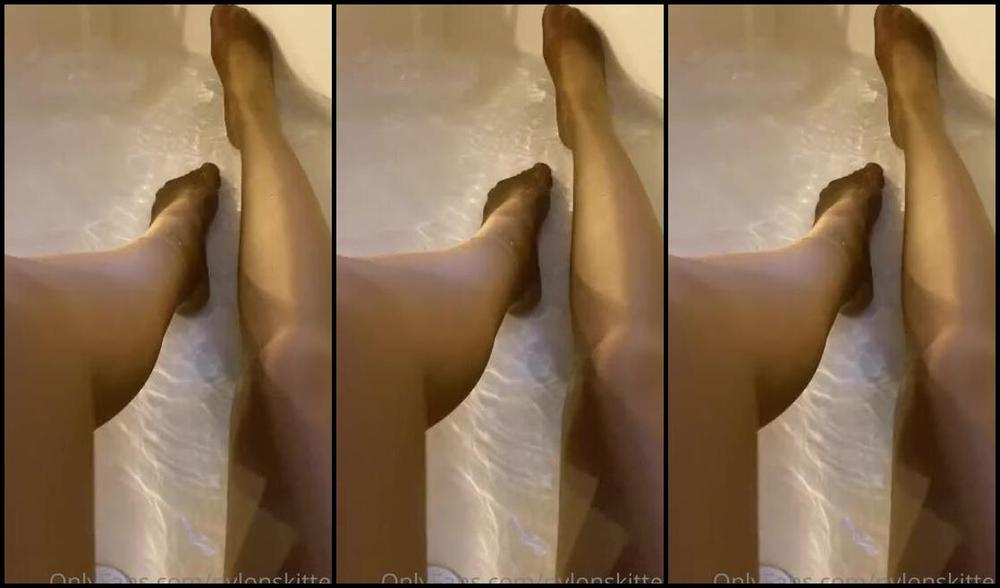 Nylonskitten Nicknamed Nylonskitten 09 02 2020 Onlyfans Video Decided To Get My Gold Tights A Little Wet Tonight