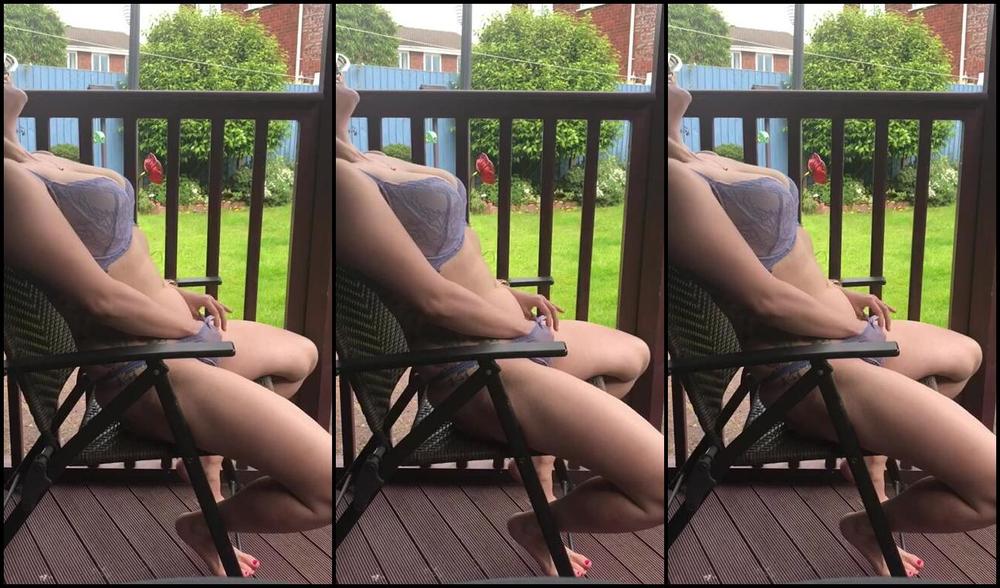 "SuzieLove212" garden, long hair, milf, pussy play, tit play Pussy Play in my Friends Garden manyvids