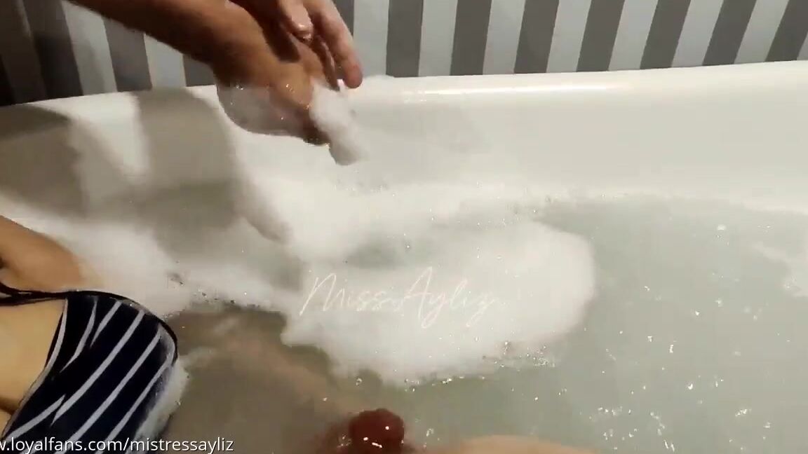 Mistress Ayliz Jacuzzi Pegging Loyalfans