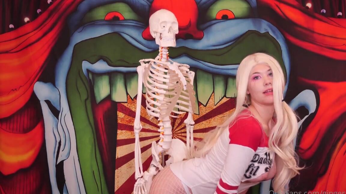 Megan Ginger Asmr Nicknamed Gingerasmr Onlyfans Harley Quinn Makes Joker Feel Better After He Takes A Beating From Batman U