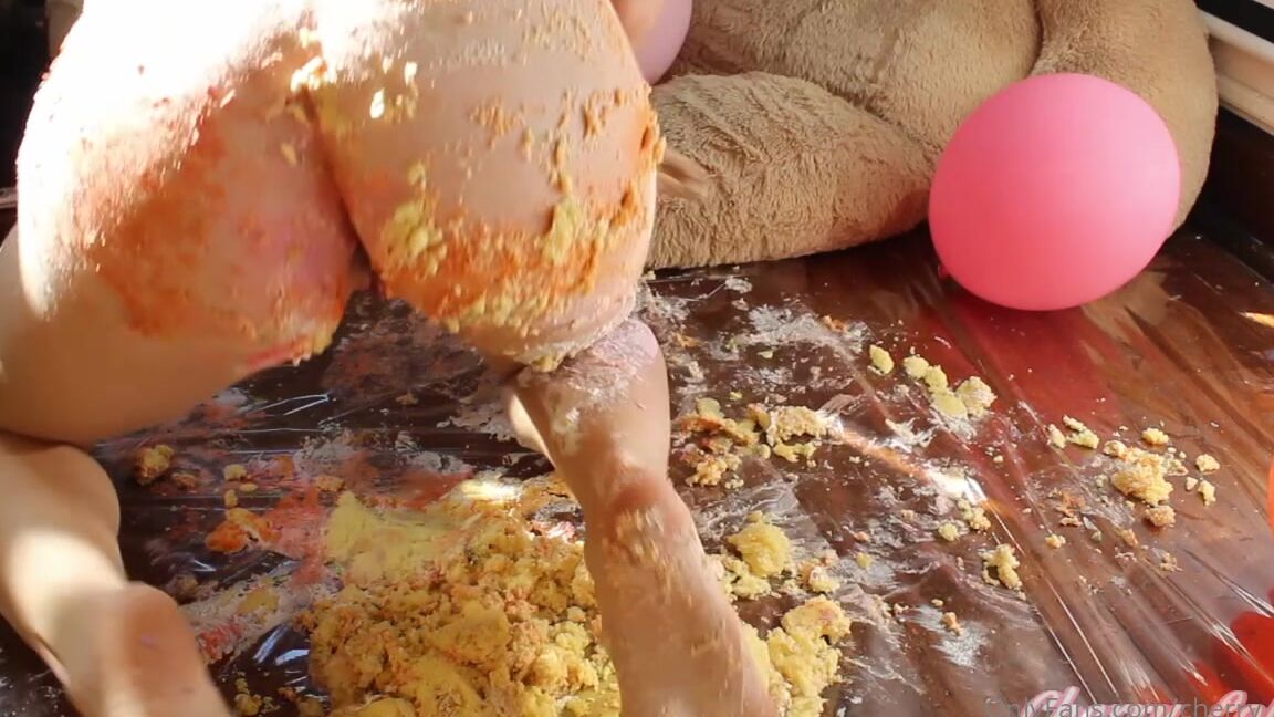 Cherry Lolli Squishing Cake W Some Cake