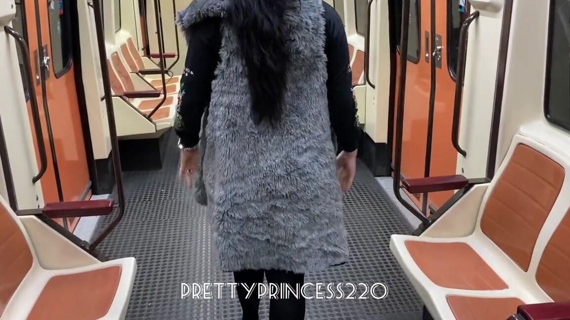 Prettyprincess220 03 24 2023 Onlyfans Video I Fart A Lot On The Subway And In The Elevator At The Subway Stop