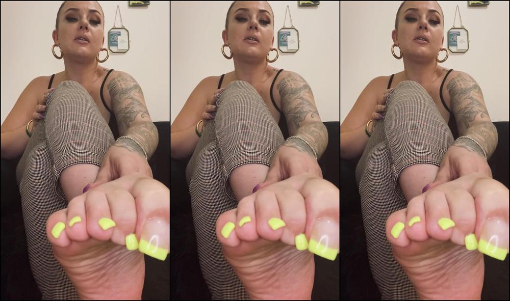 Anushkavelvet Minutes Of Teasing You With My Pretty Toes And Finger Nails Because You Re Just A Sma