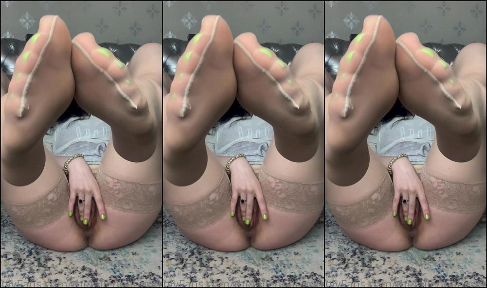 thefallenbabepremium-24-04-2021-2091525695-fucking-your-mouth-with-my-nylon-feet-while-i-cum