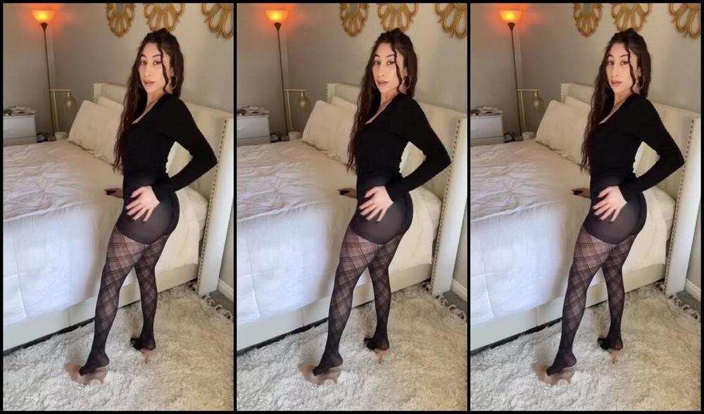 Nicholeivory Onlyfans Me In Tights Showing Legs Booty And Ofcourse Feet