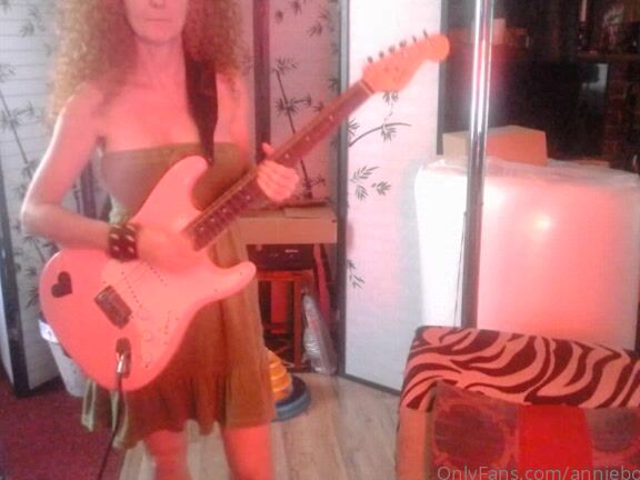 Anniebody I Call This A Roller Coaster Ride I Feel It So I Pick Up The Guitar It S Been Over Ho