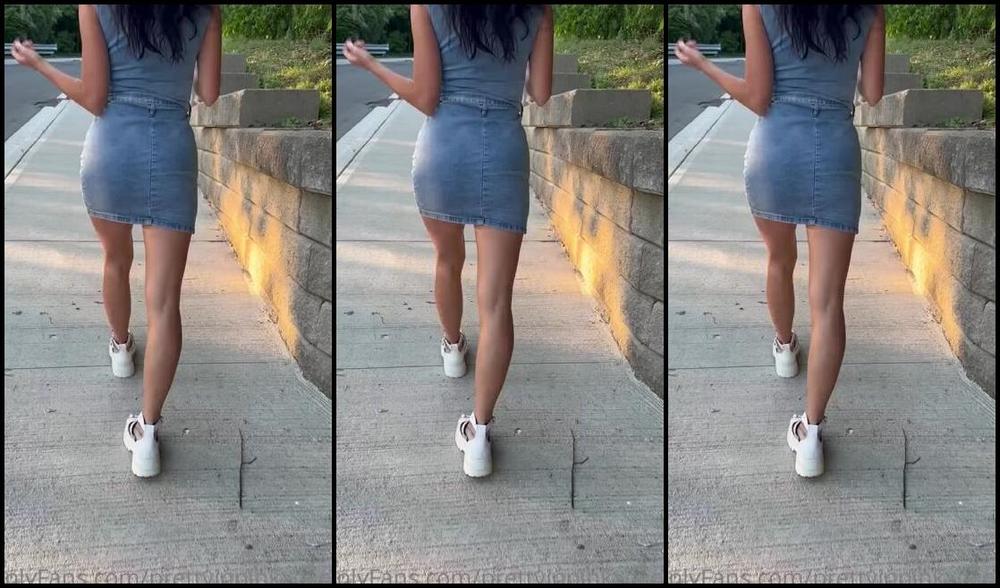 Pretty In Pink Nicknamed Prettyinpinkxoxofficial Onlyfans You Re Walking By And See This What Do You Do