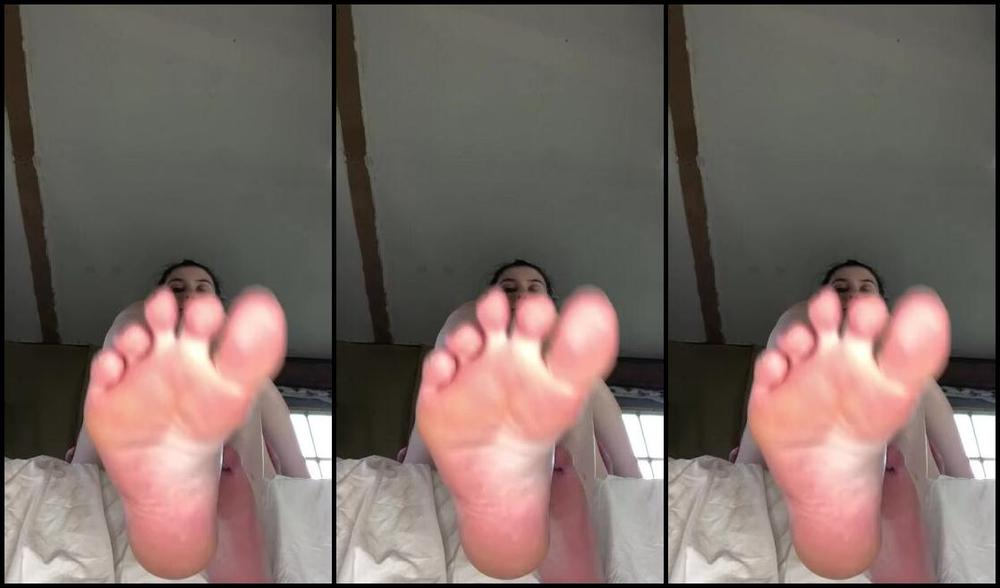 Delilah Nicknamed Footiesfeets Onlyfans Look At Them Red Feeties Se