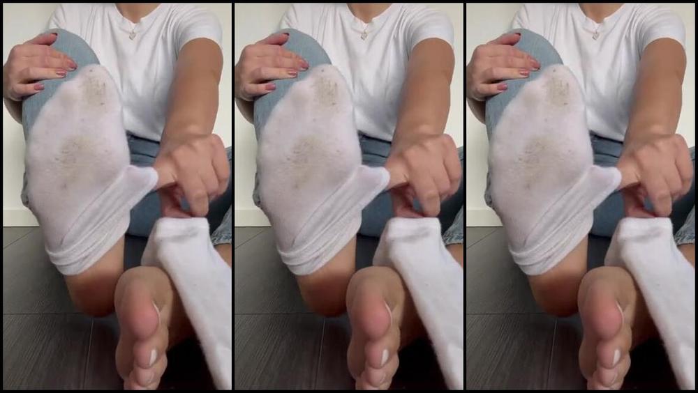 Sarina Jones Nicknamed Sarinajones 11 04 2024 Onlyfans Video Im Taking Off Those Dirty Socks