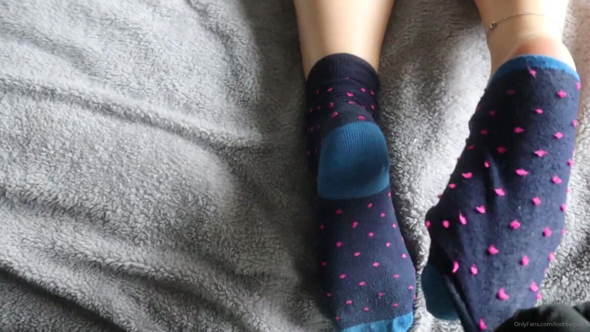 Footsiegalore Onlyfans Someone S Peeling Footsie S Socks Off Ja0