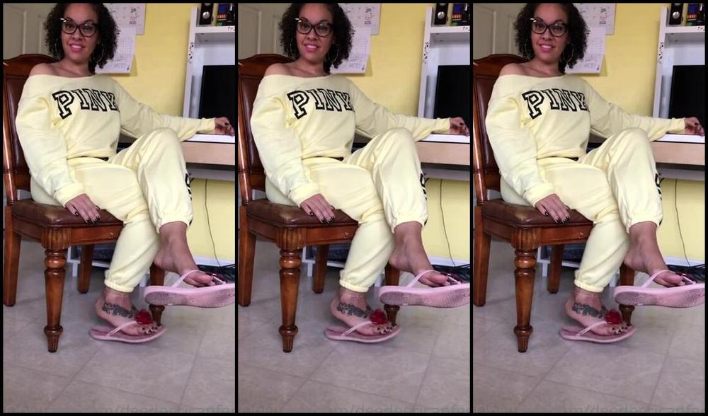 Deedeericanfeet Onlyfans As Requested For These Heart Flip Flops And Clicking And Clapping And Dangling