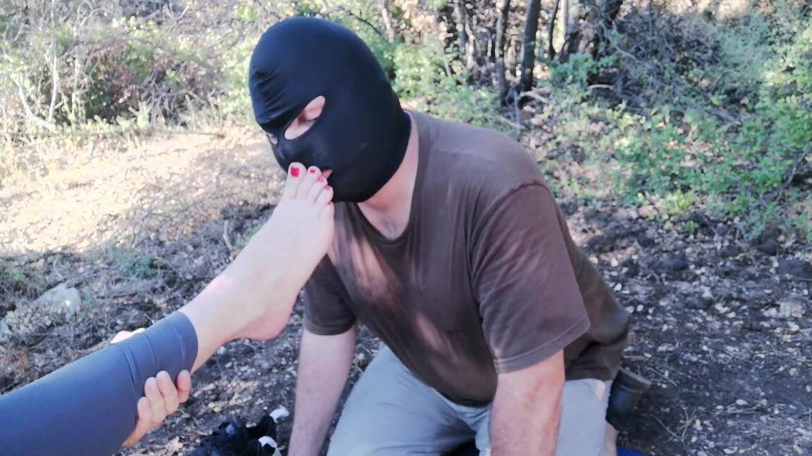 Arabicdominatrix Foot Worship In The Mountane