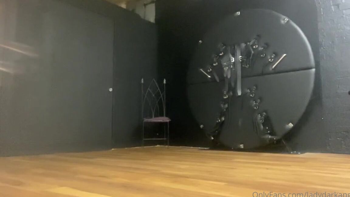 Ladydarkangeluk Onlyfans Who Wants To Feel My Whip