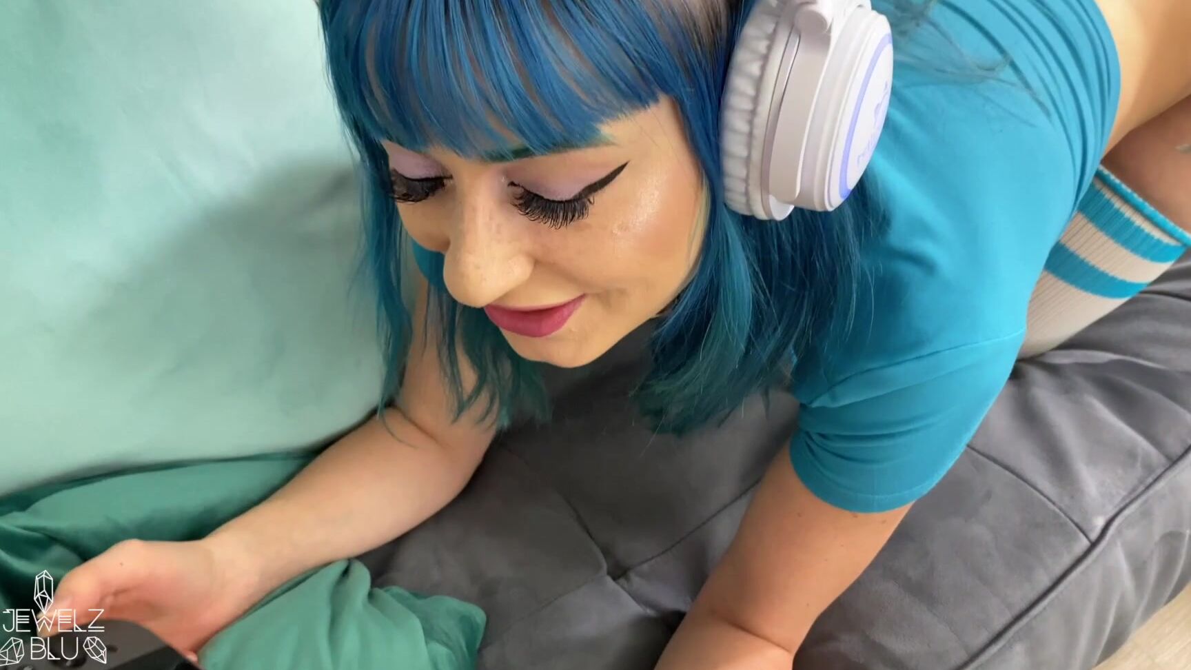 Jewelzblu Pov I Am Your Gamer Girlfriend And You Keep Distracting Me While I Play Games Because You