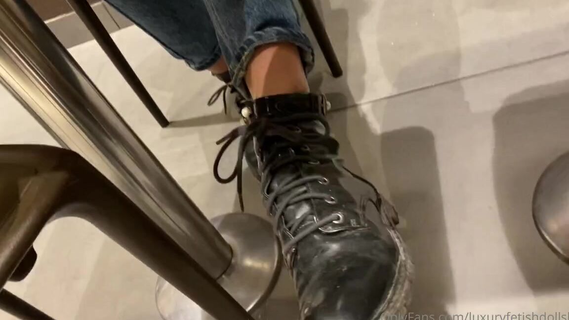 Luxury Fetish Dolls Brazil Nicknamed Luxuryfetishdollsbrazil Foot Fetish 10 22 2020 Onlyfans Video Stinky Socks In Mc Donalds