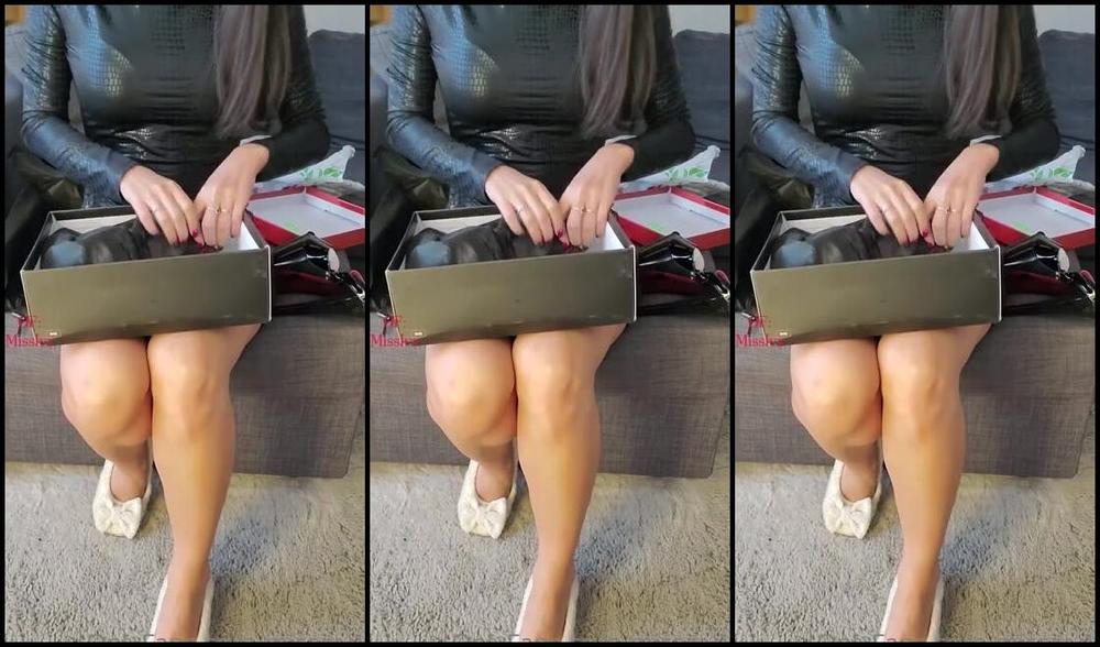 Maitresse Ivy Nicknamed Maitresseivy Onlyfans Unboxing Of A Present D Like