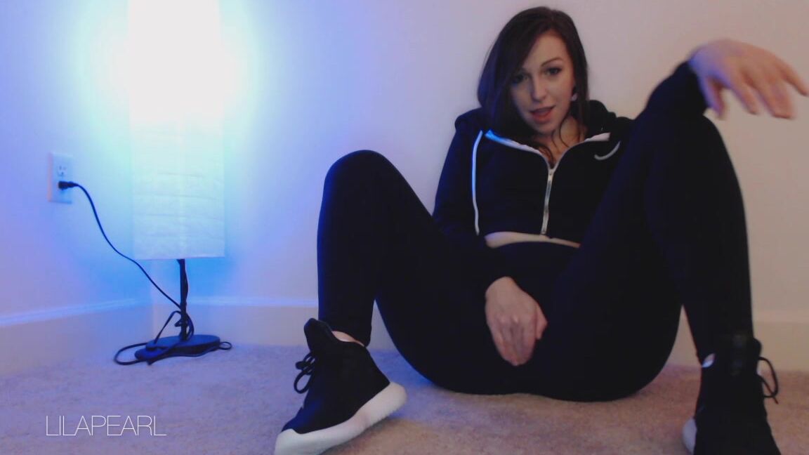 Finger Fucking, Fingering, Sneaker Fetish, Workout/Gym, Yoga Pants lilapearl legging and sneaker cum ManyVids