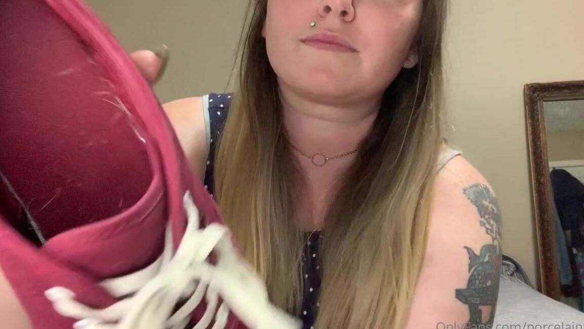 Porcelain Goddess Aka Porcelainfeets Onlyfans Sweaty Feet Finally Freed From The Vans