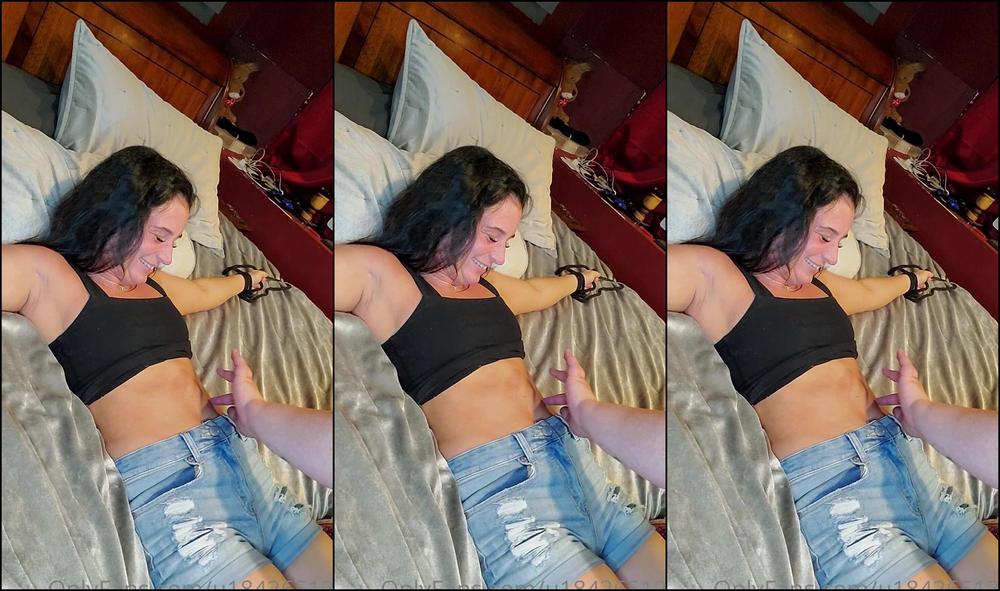 u184265127-01-11-2021-2262656210-sensual-tummy-tickle