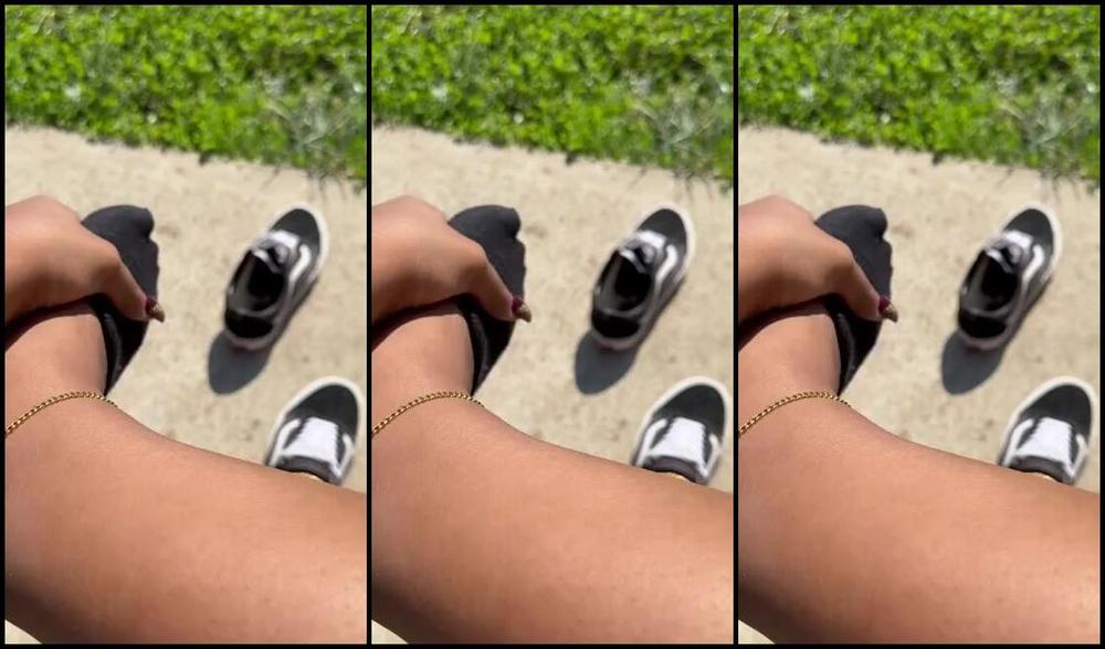 Sassy Toes Aka Sassytoesforyou Onlyfans Been Thinking About Selling My Vans Scent Of My Feet Included