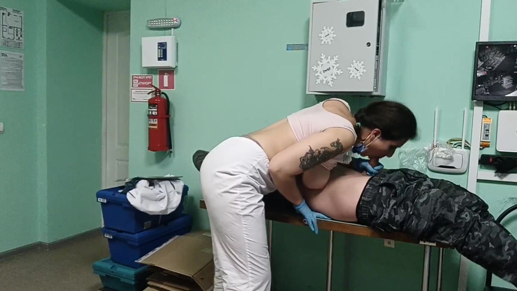 Медсестра Помогает Донору Сдать Сперму В Подсобке Pornhub Com