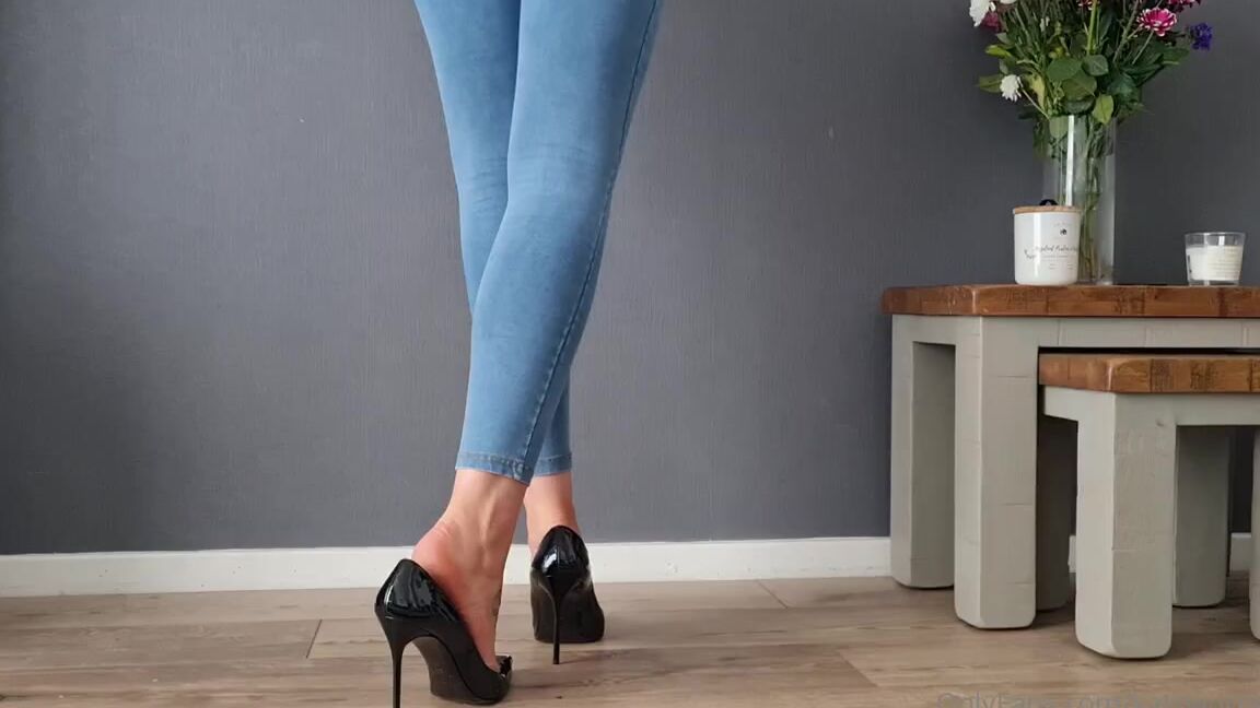 Kats Worn Heels Nicknamed Katswornheels Onlyfans Is That A Lump In My Carpet